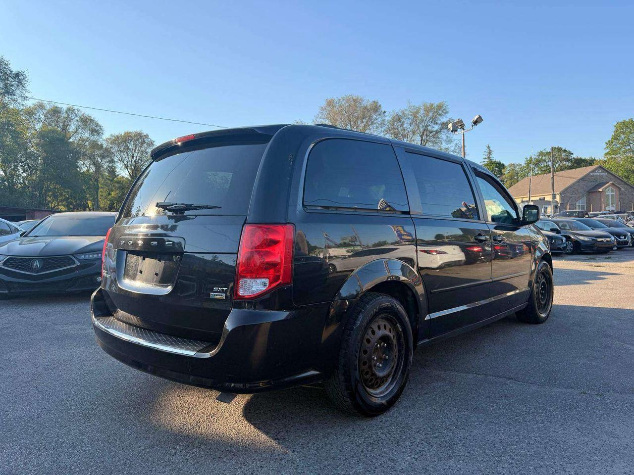 2016 Dodge Grand Caravan SXT STOW N GO **WARRANTY SPECIAL** Photo