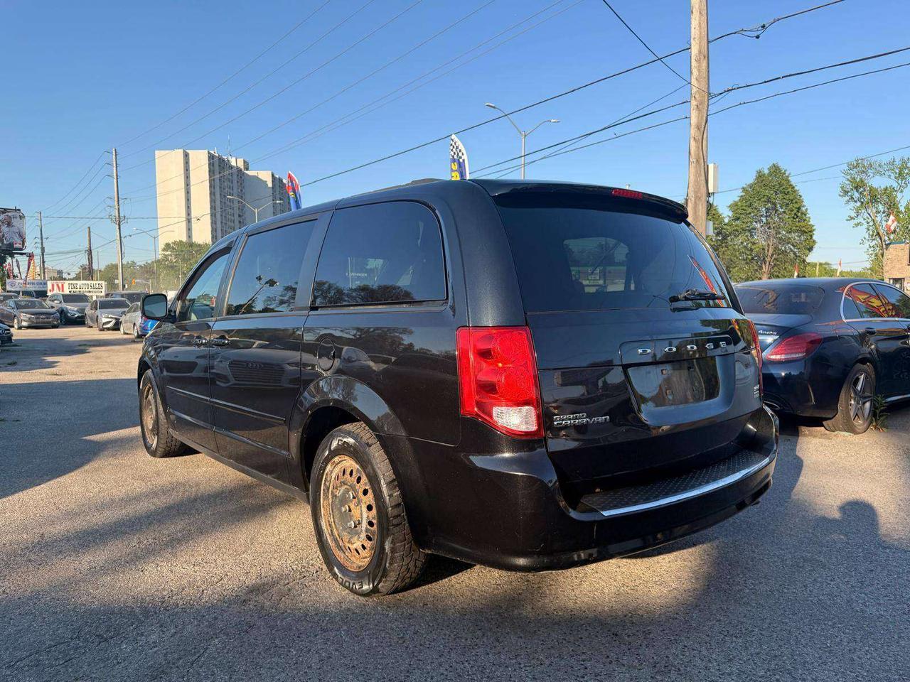 2016 Dodge Grand Caravan SXT STOW N GO **WARRANTY SPECIAL** Photo