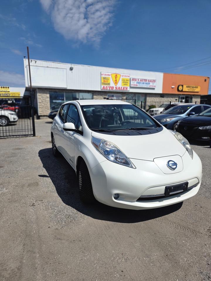 2015 Nissan Leaf SV Photo