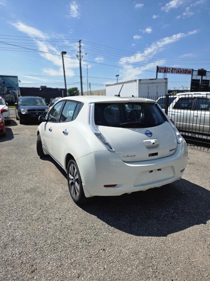 2015 Nissan Leaf SV Photo2