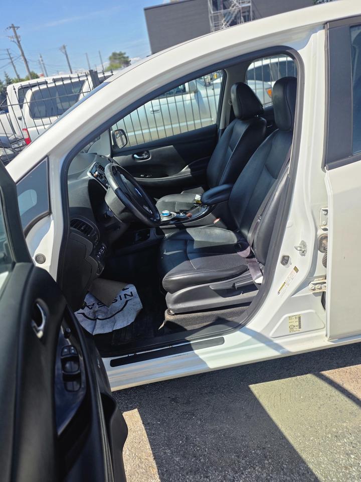 2015 Nissan Leaf SV Photo4