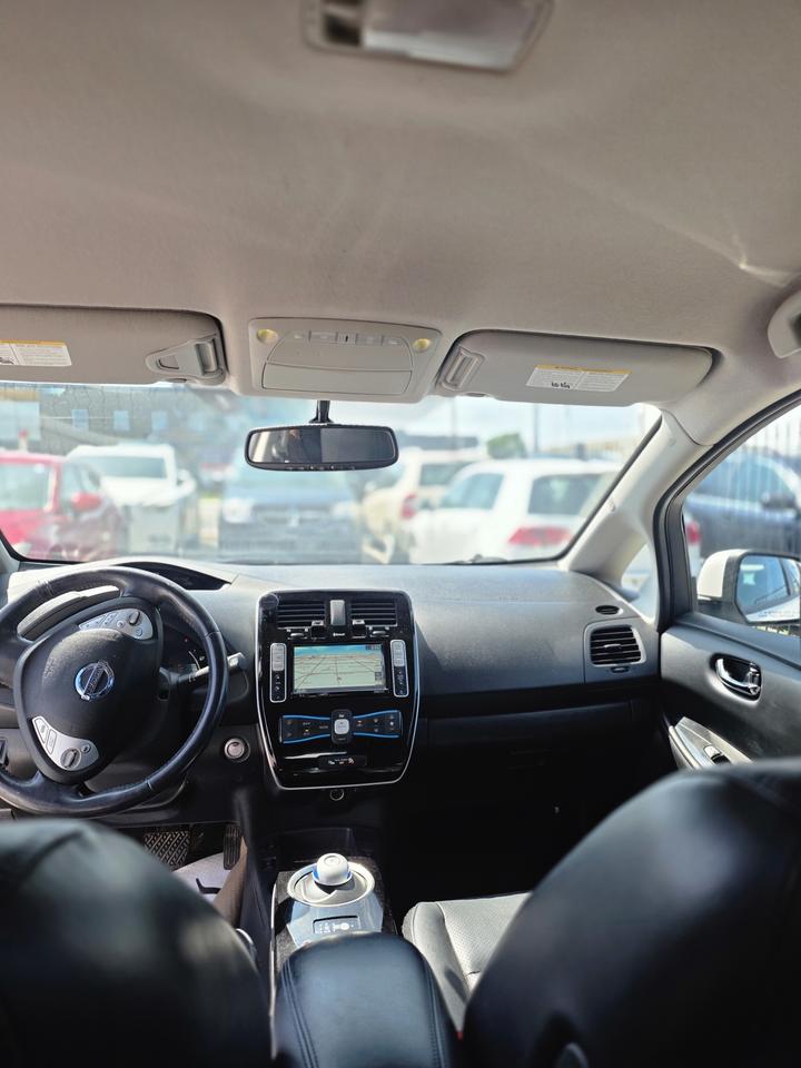 2015 Nissan Leaf SV Photo