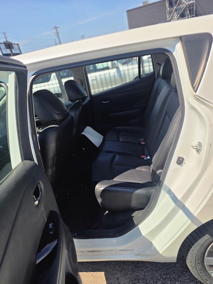 2015 Nissan Leaf SV Photo