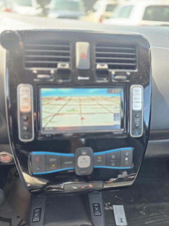 2015 Nissan Leaf SV Photo