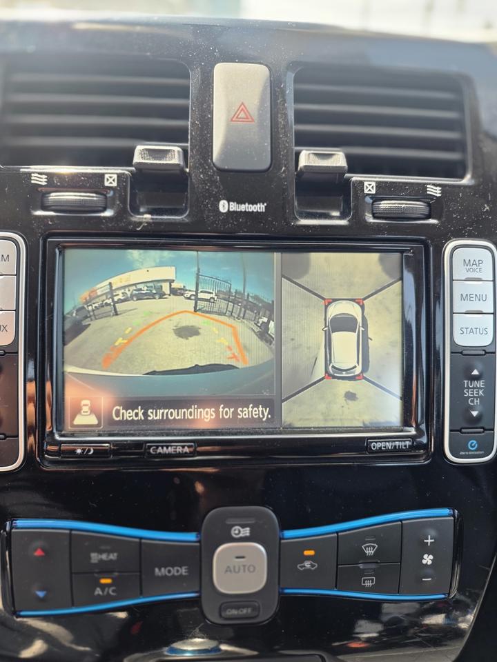 2015 Nissan Leaf SV Photo