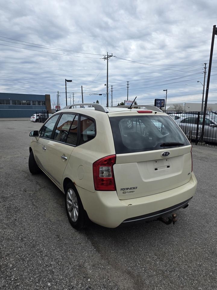 2012 Kia Rondo EX Photo