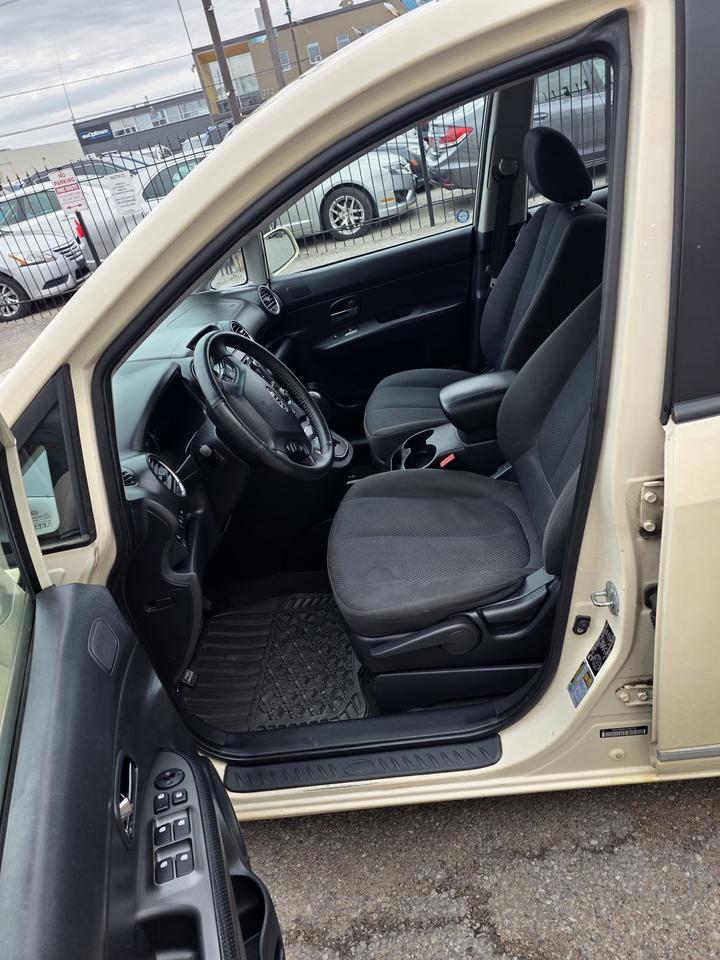 2012 Kia Rondo EX Photo