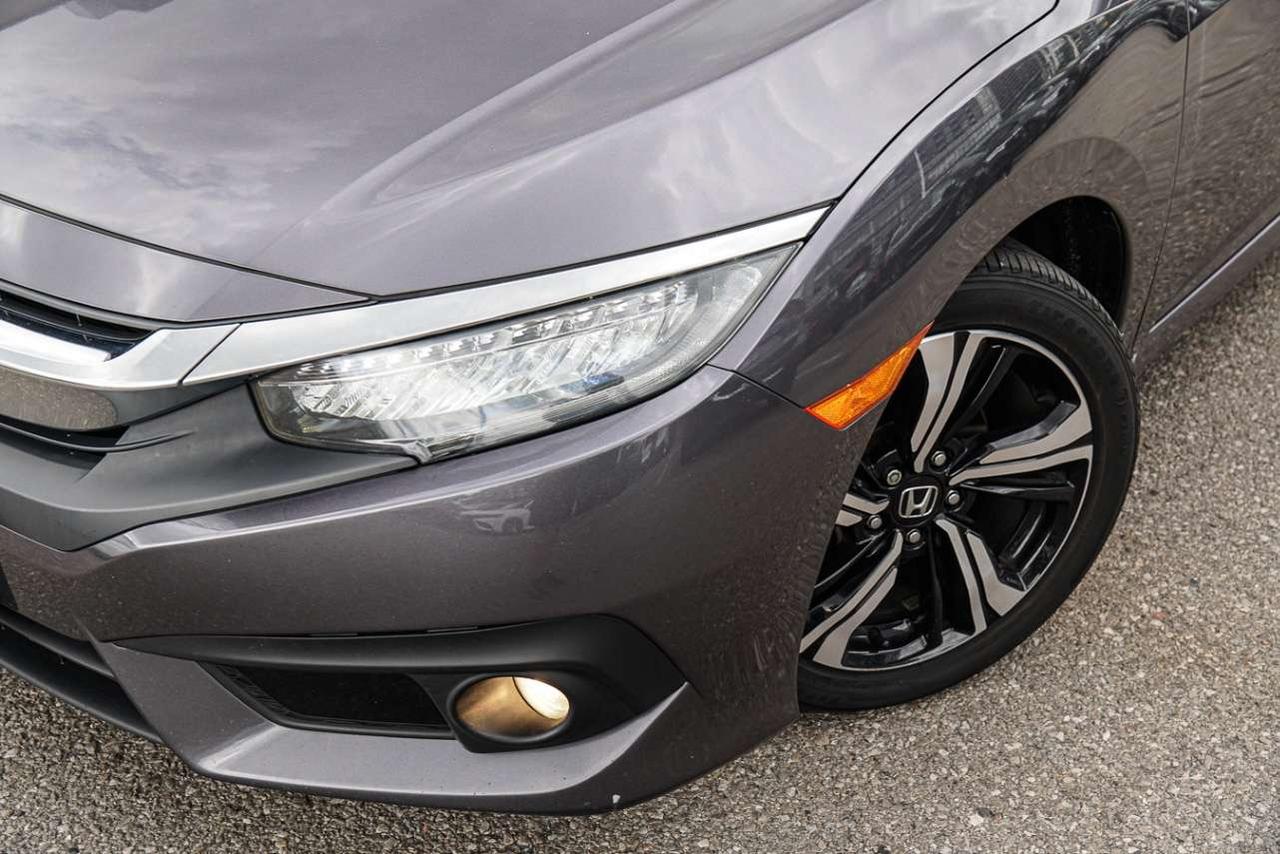 2017 Honda Civic 4dr CVT Touring Photo2