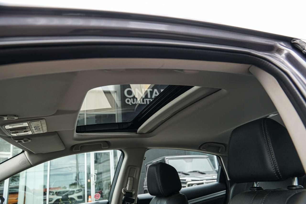 2017 Honda Civic 4dr CVT Touring Photo