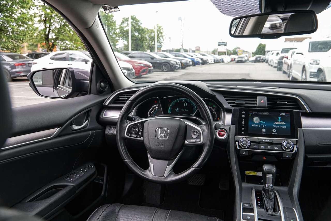 2017 Honda Civic 4dr CVT Touring Photo