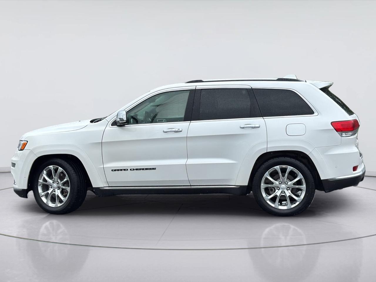 2021 Jeep Grand Cherokee 5.7L V8 Hemi, Leather, Heated & Cooled Seats Photo
