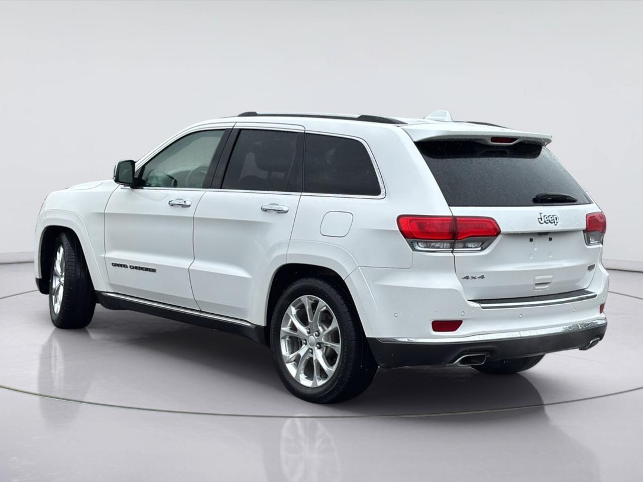 2021 Jeep Grand Cherokee 5.7L V8 Hemi, Leather, Heated & Cooled Seats Photo2