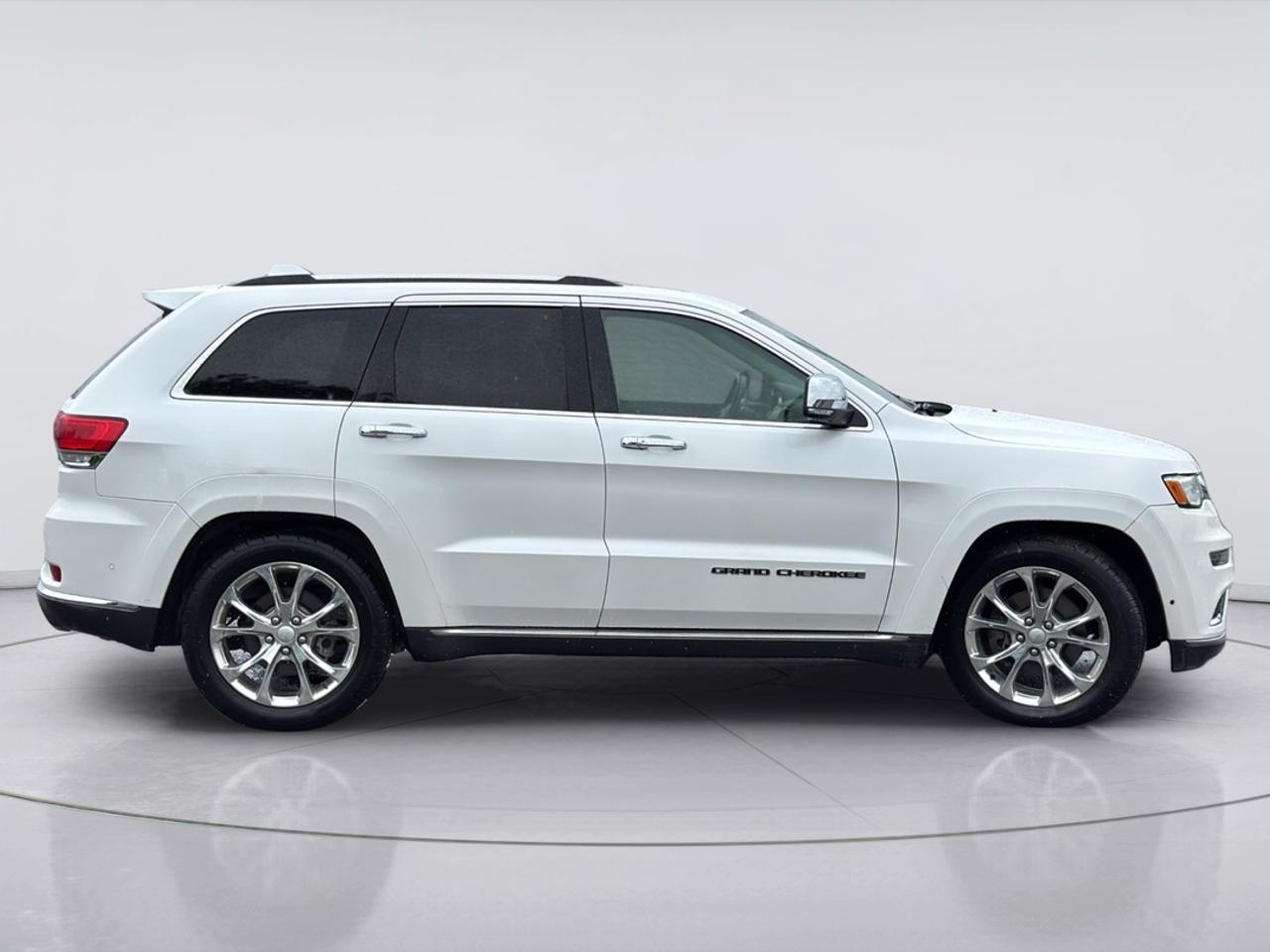 2021 Jeep Grand Cherokee 5.7L V8 Hemi, Leather, Heated & Cooled Seats Photo
