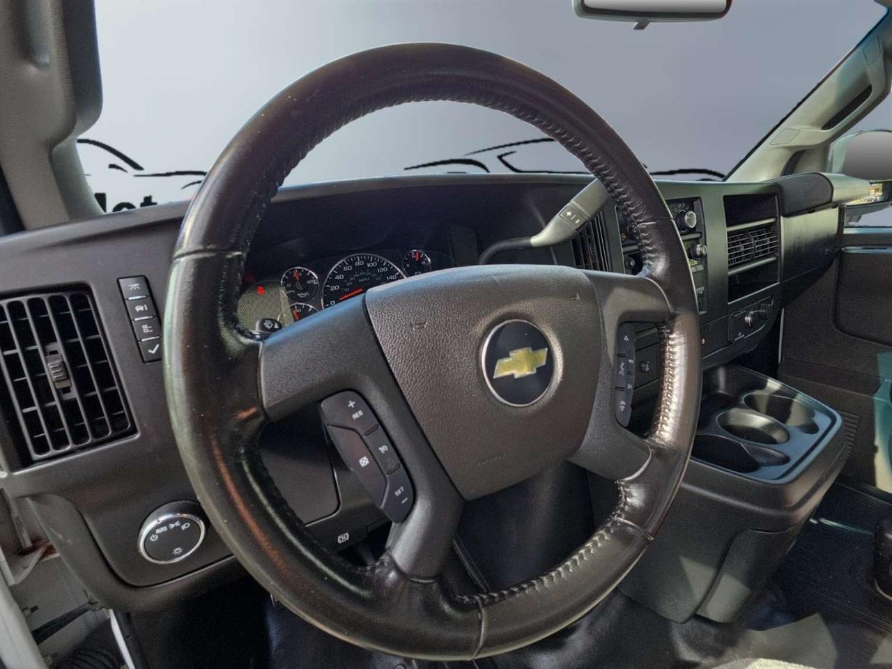 2022 Chevrolet Express 2500 135 * NO ACCIDENTS / CAMERA / SHELVES / LADDER RACK Photo