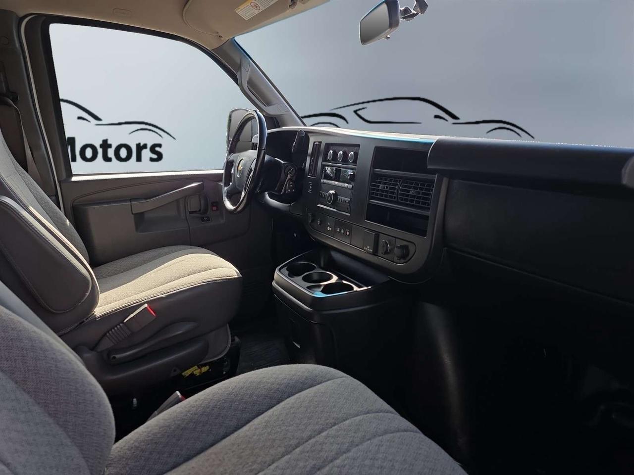 2022 Chevrolet Express 2500 135 * NO ACCIDENTS / CAMERA / SHELVES / LADDER RACK Photo
