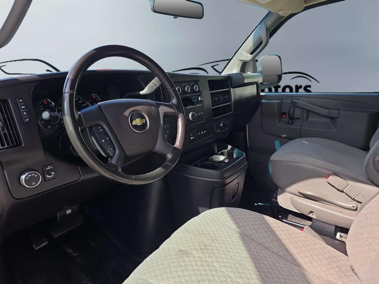 2022 Chevrolet Express 2500 135 * NO ACCIDENTS / CAMERA / SHELVES / LADDER RACK Photo