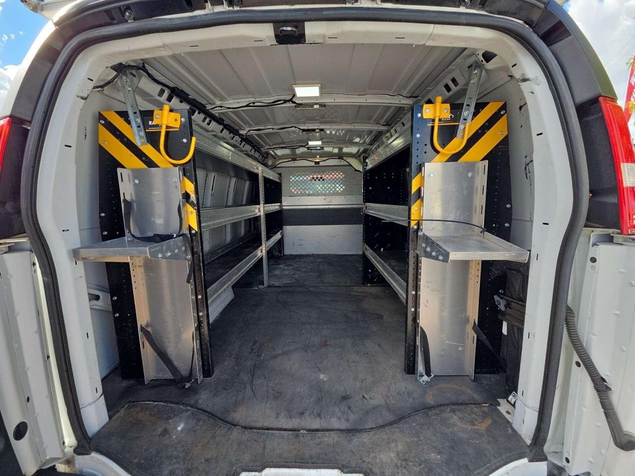 2022 Chevrolet Express 2500 135 * NO ACCIDENTS / CAMERA / SHELVES / LADDER RACK Photo