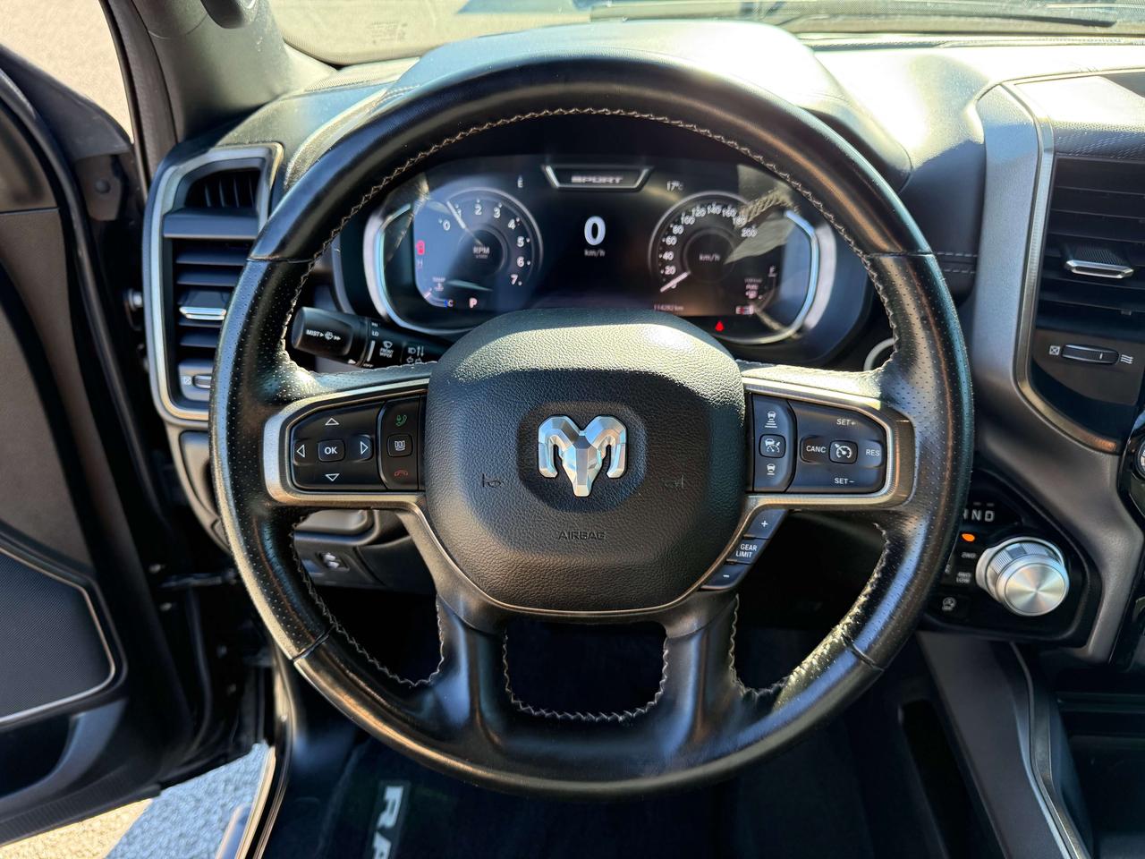 2023 RAM 1500 Sport - tow pkg - pano sunroof Photo