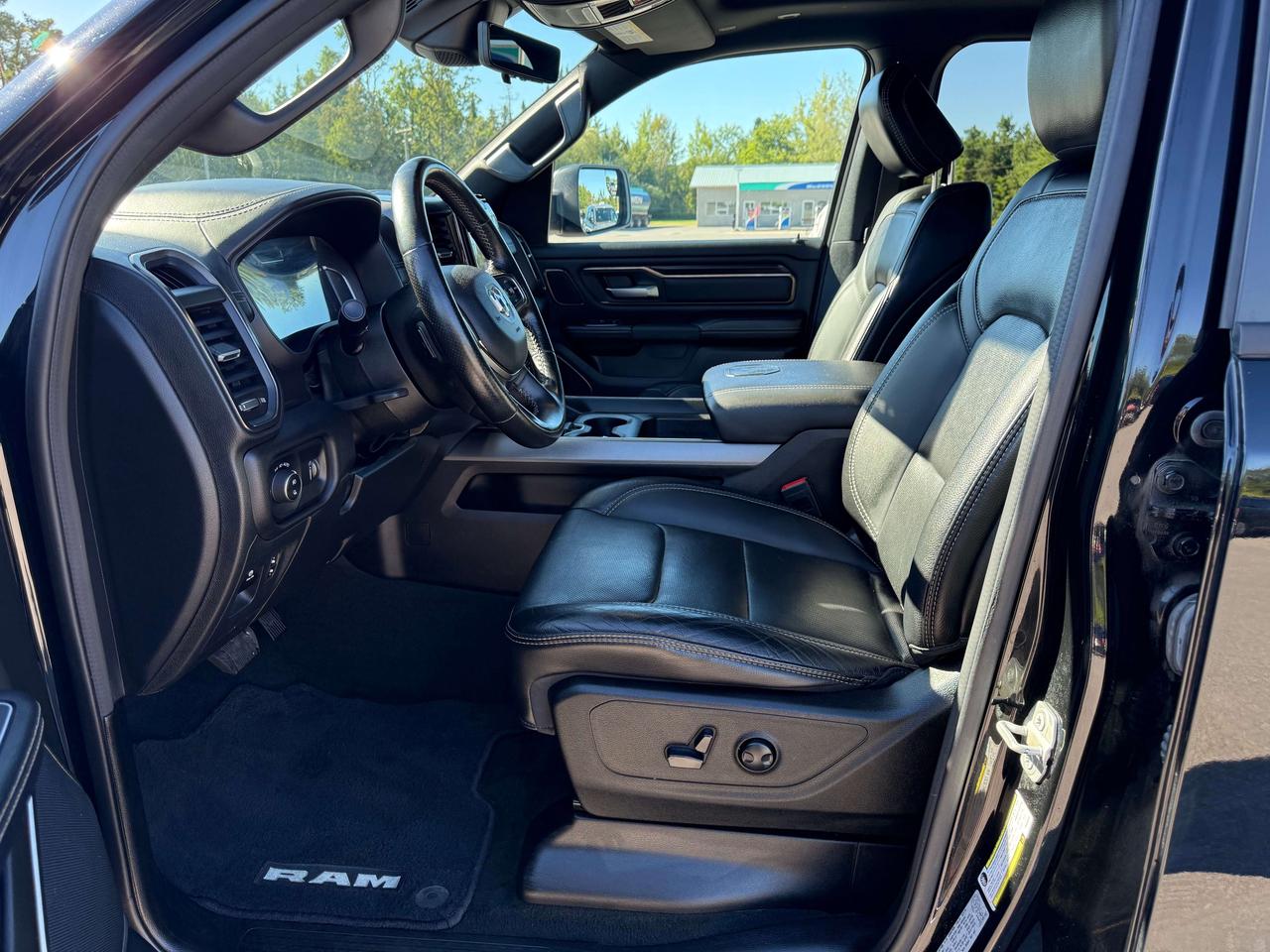 2023 RAM 1500 Sport - tow pkg - pano sunroof Photo2