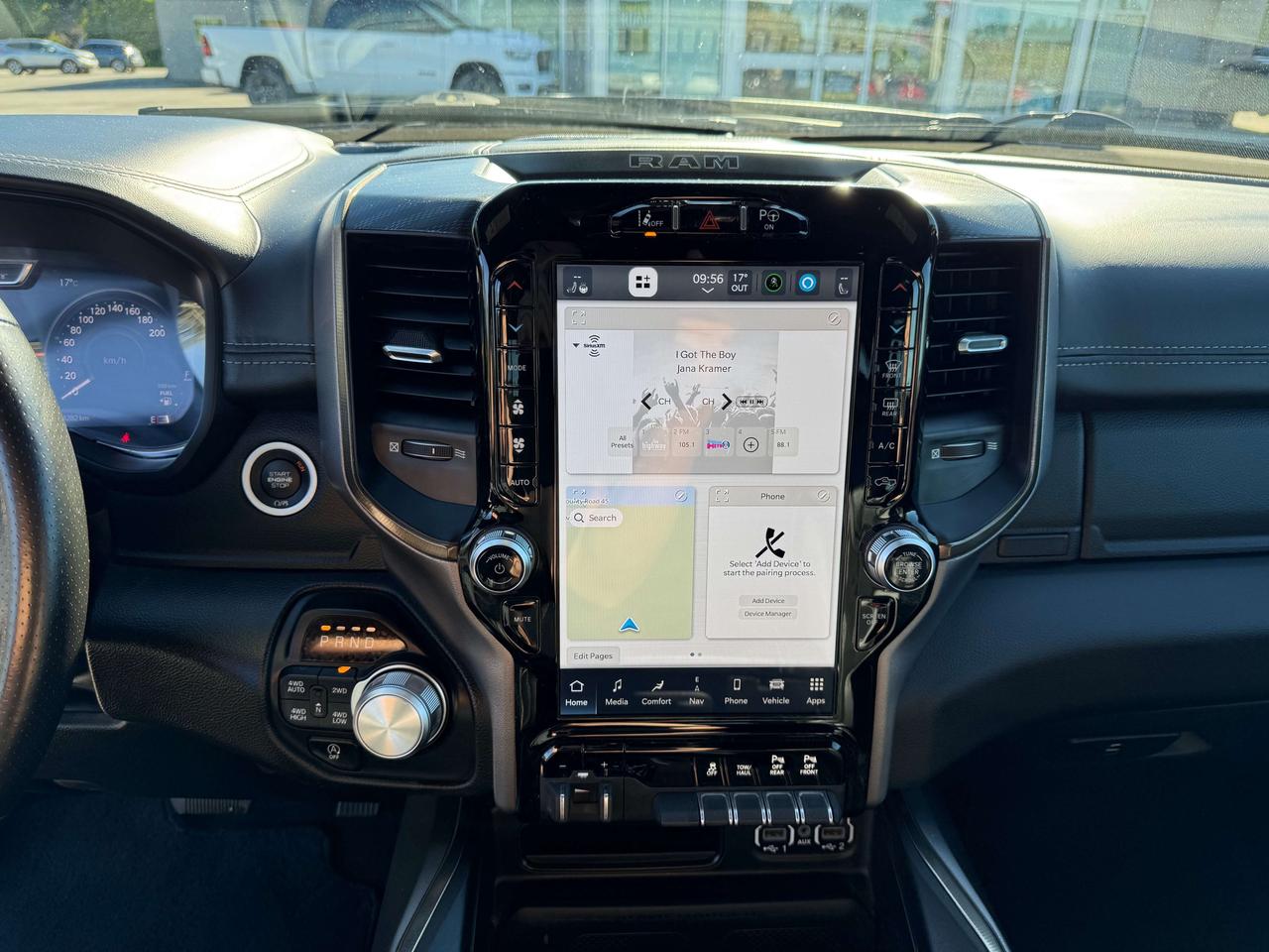 2023 RAM 1500 Sport - tow pkg - pano sunroof Photo