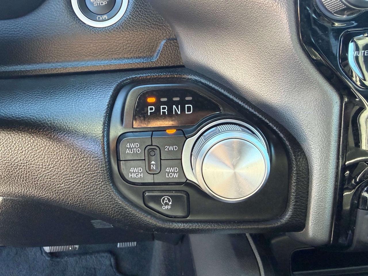 2023 RAM 1500 Sport - tow pkg - pano sunroof Photo