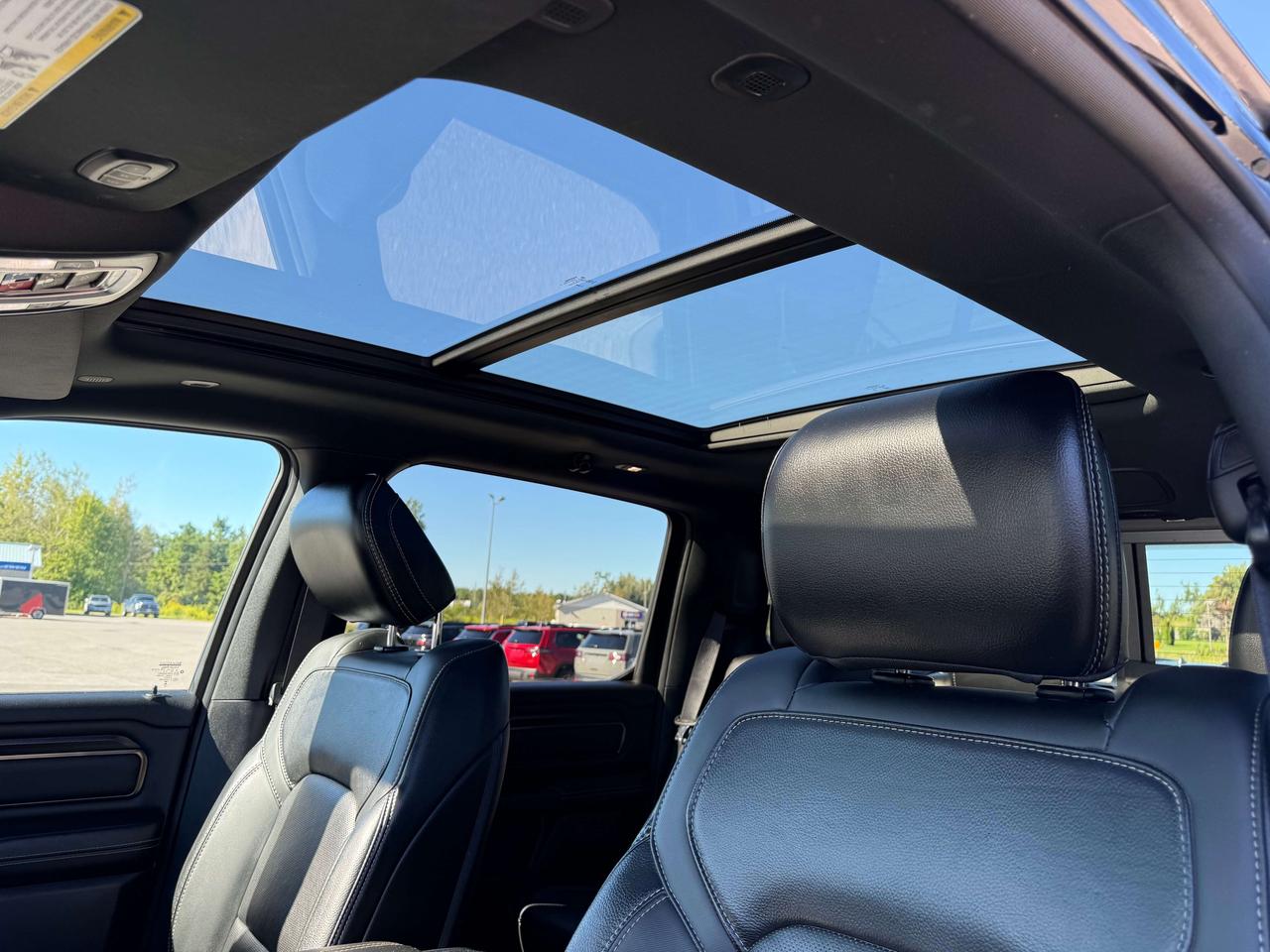 2023 RAM 1500 Sport - tow pkg - pano sunroof Photo