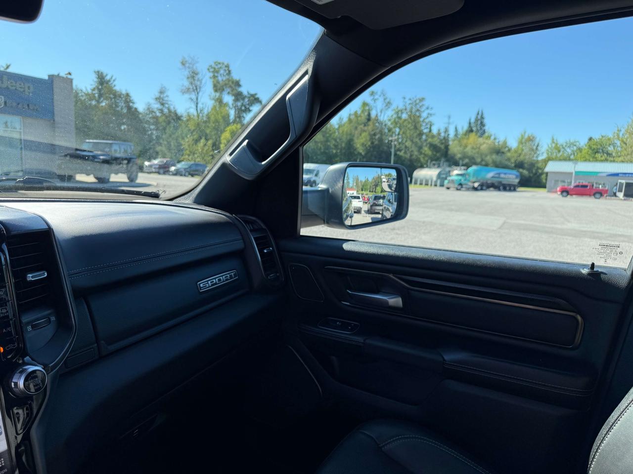 2023 RAM 1500 Sport - tow pkg - pano sunroof Photo
