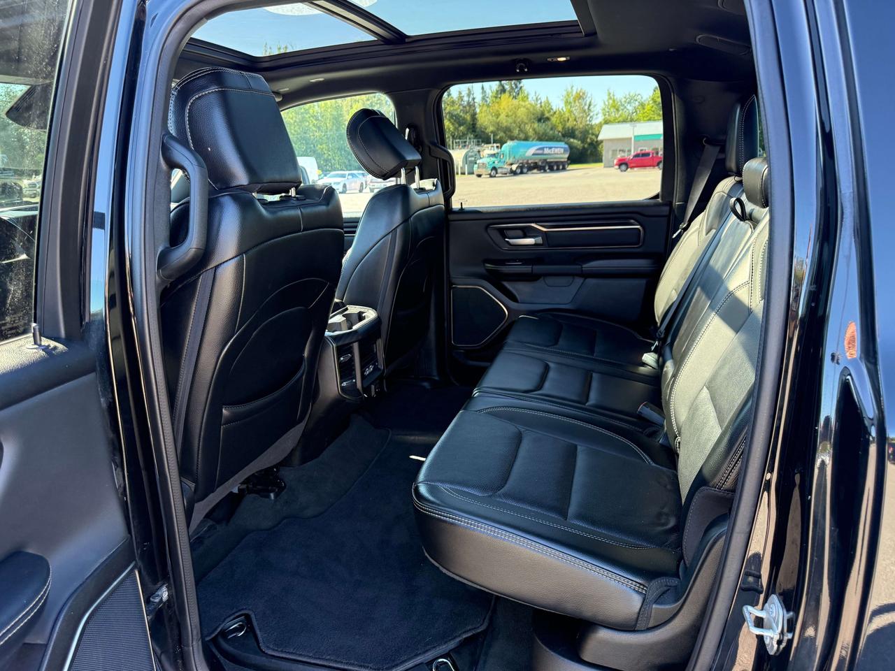 2023 RAM 1500 Sport - tow pkg - pano sunroof Photo