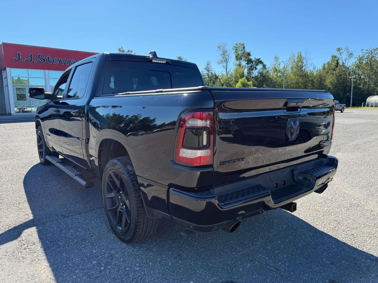 2023 RAM 1500 Sport - tow pkg - pano sunroof Photo