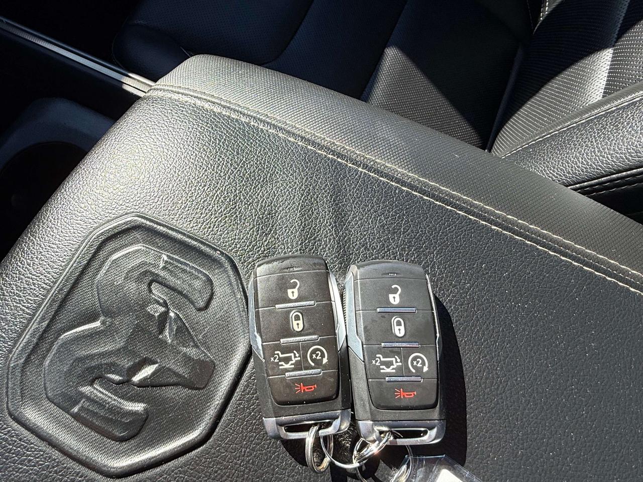 2023 RAM 1500 Sport - tow pkg - pano sunroof Photo
