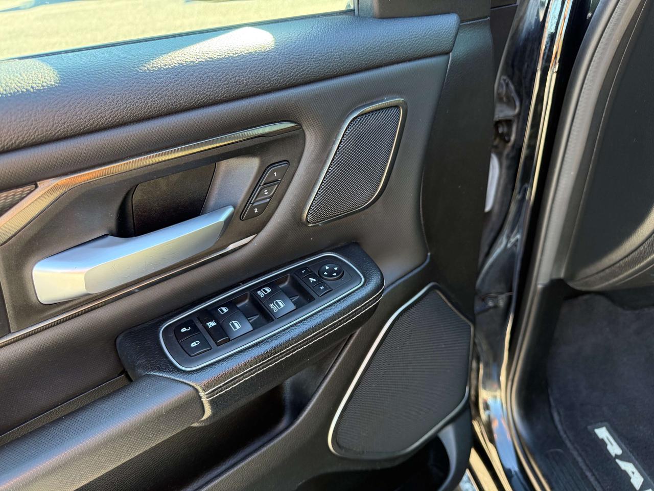 2023 RAM 1500 Sport - tow pkg - pano sunroof Photo