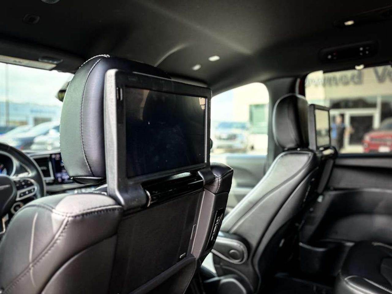 2025 Chrysler Pacifica Select   DUAL VIDEO SCREENS   PWR DOORS   360 CAM   ALPINE AUDIO Photo