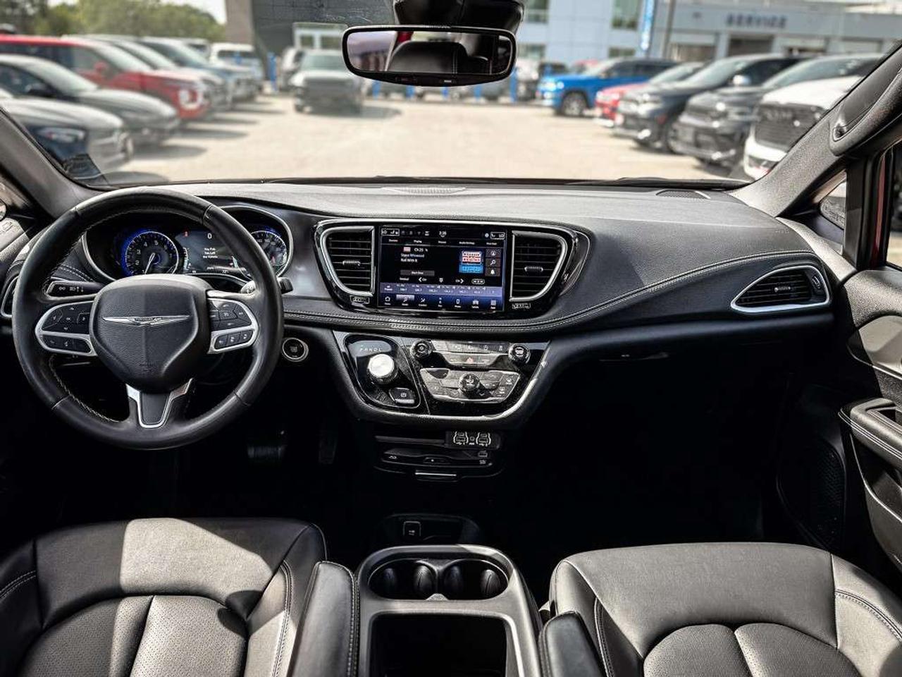 2025 Chrysler Pacifica Select   DUAL VIDEO SCREENS   PWR DOORS   360 CAM   ALPINE AUDIO Photo