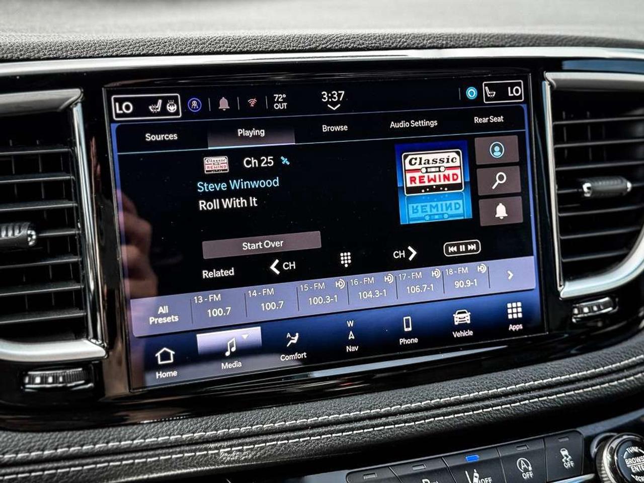 2025 Chrysler Pacifica Select   DUAL VIDEO SCREENS   PWR DOORS   360 CAM   ALPINE AUDIO Photo