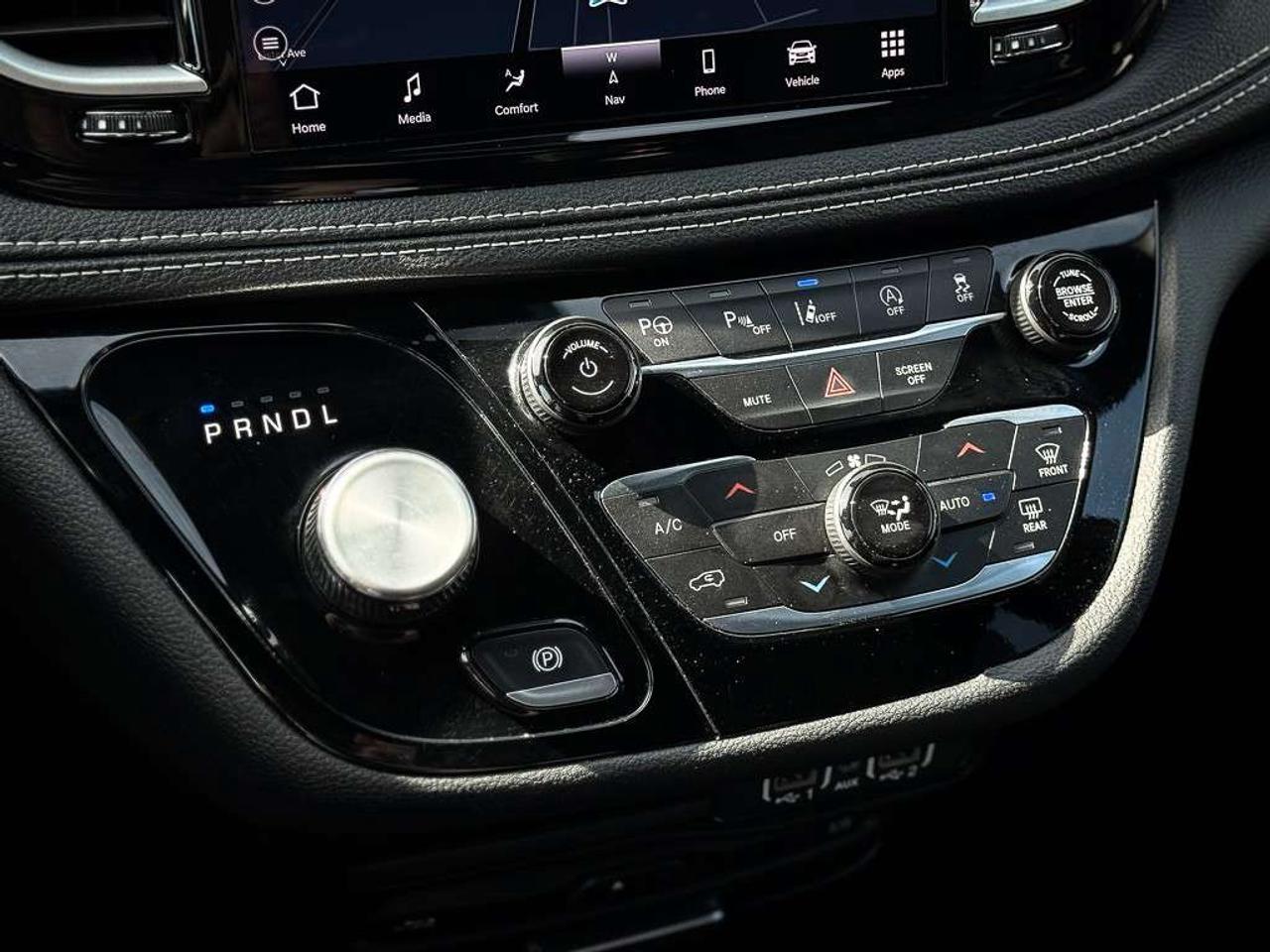 2025 Chrysler Pacifica Select   DUAL VIDEO SCREENS   PWR DOORS   360 CAM   ALPINE AUDIO Photo