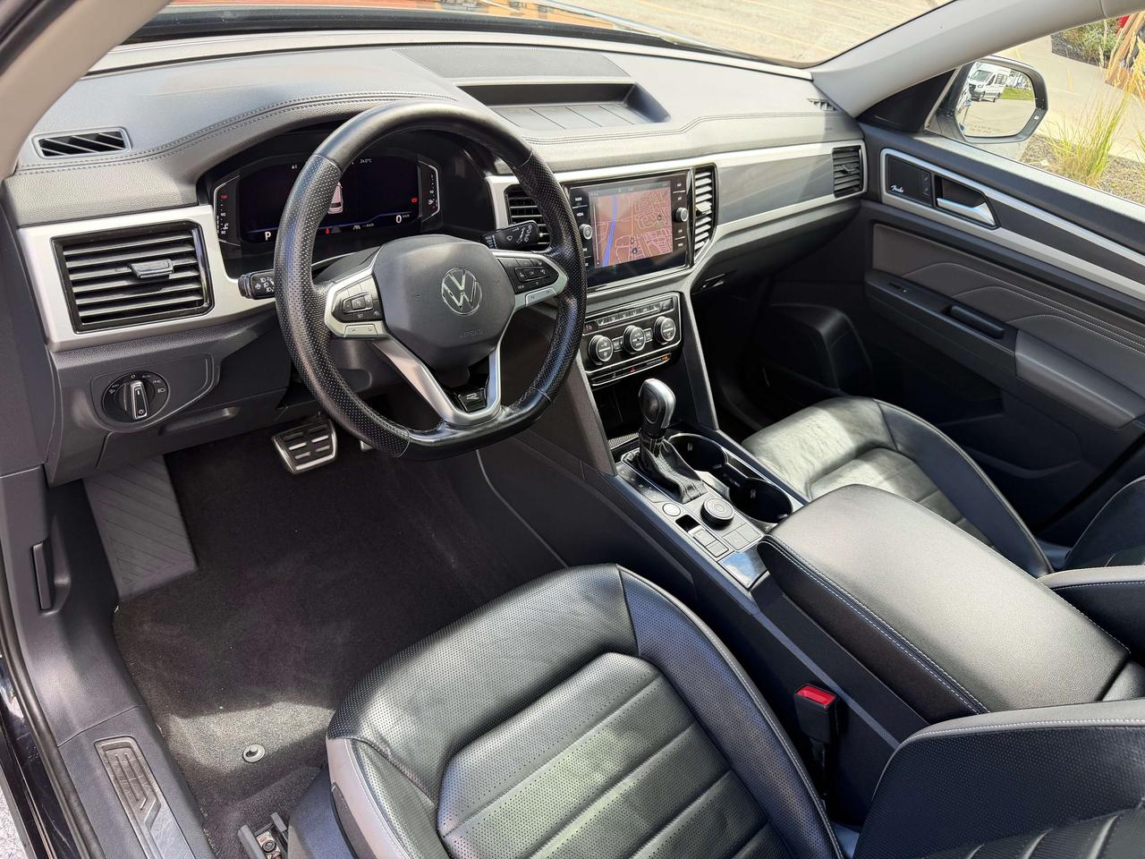 2023 Volkswagen Atlas Highline,R Line,Black edition, Remote starter, AWD Photo