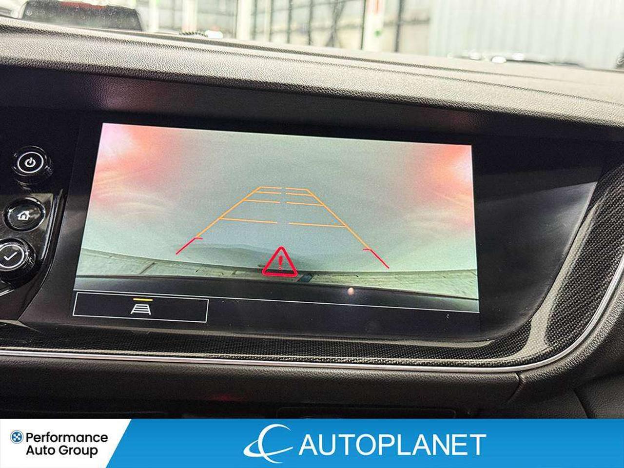2023 Buick Envision Essence AWD, Back Up Cam, Apple CarPlay! Photo
