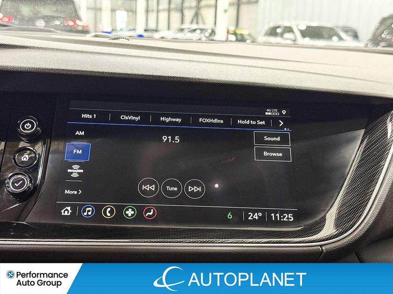 2023 Buick Envision Essence AWD, Back Up Cam, Apple CarPlay! Photo