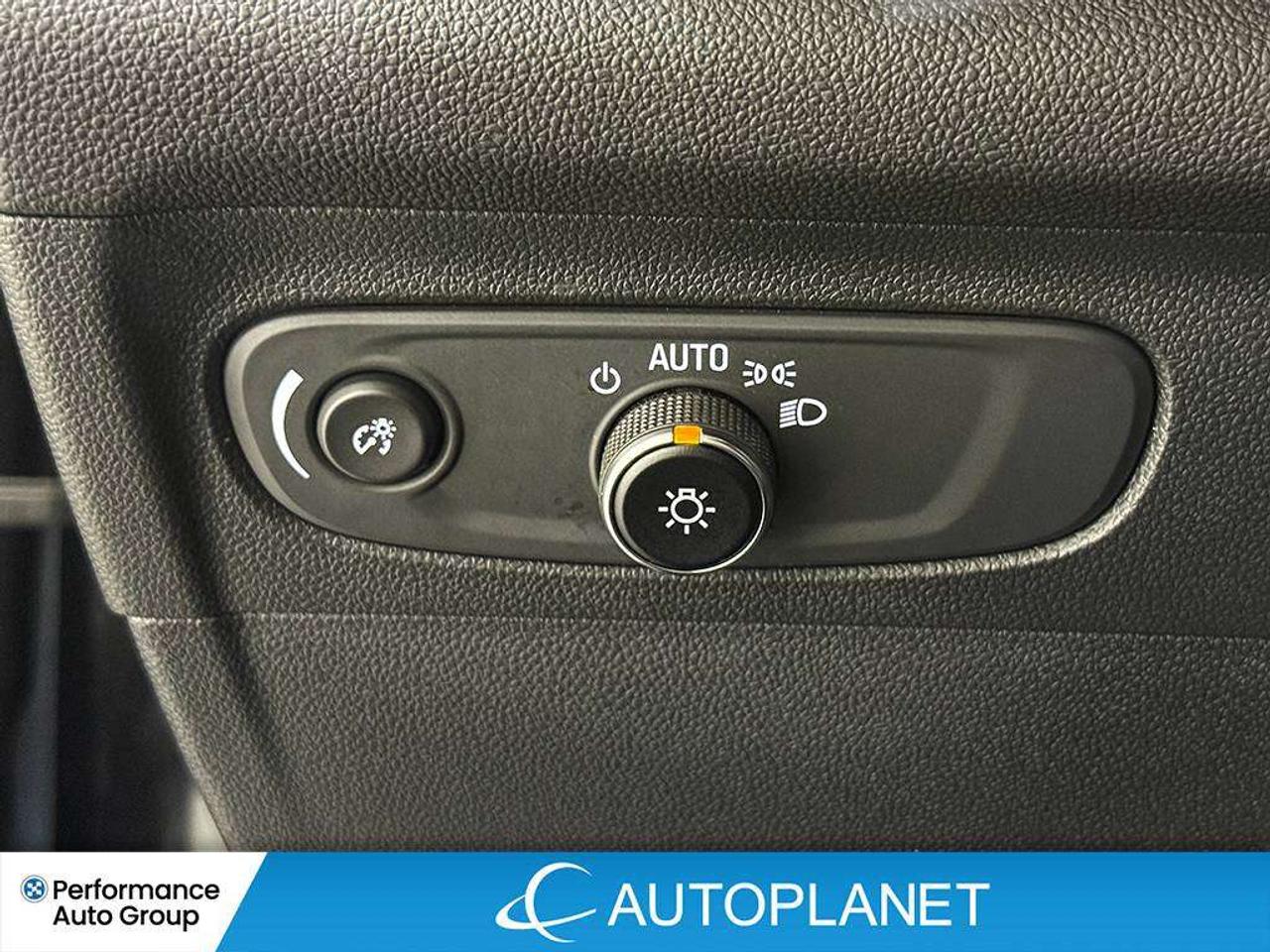 2023 Buick Envision Essence AWD, Back Up Cam, Apple CarPlay! Photo