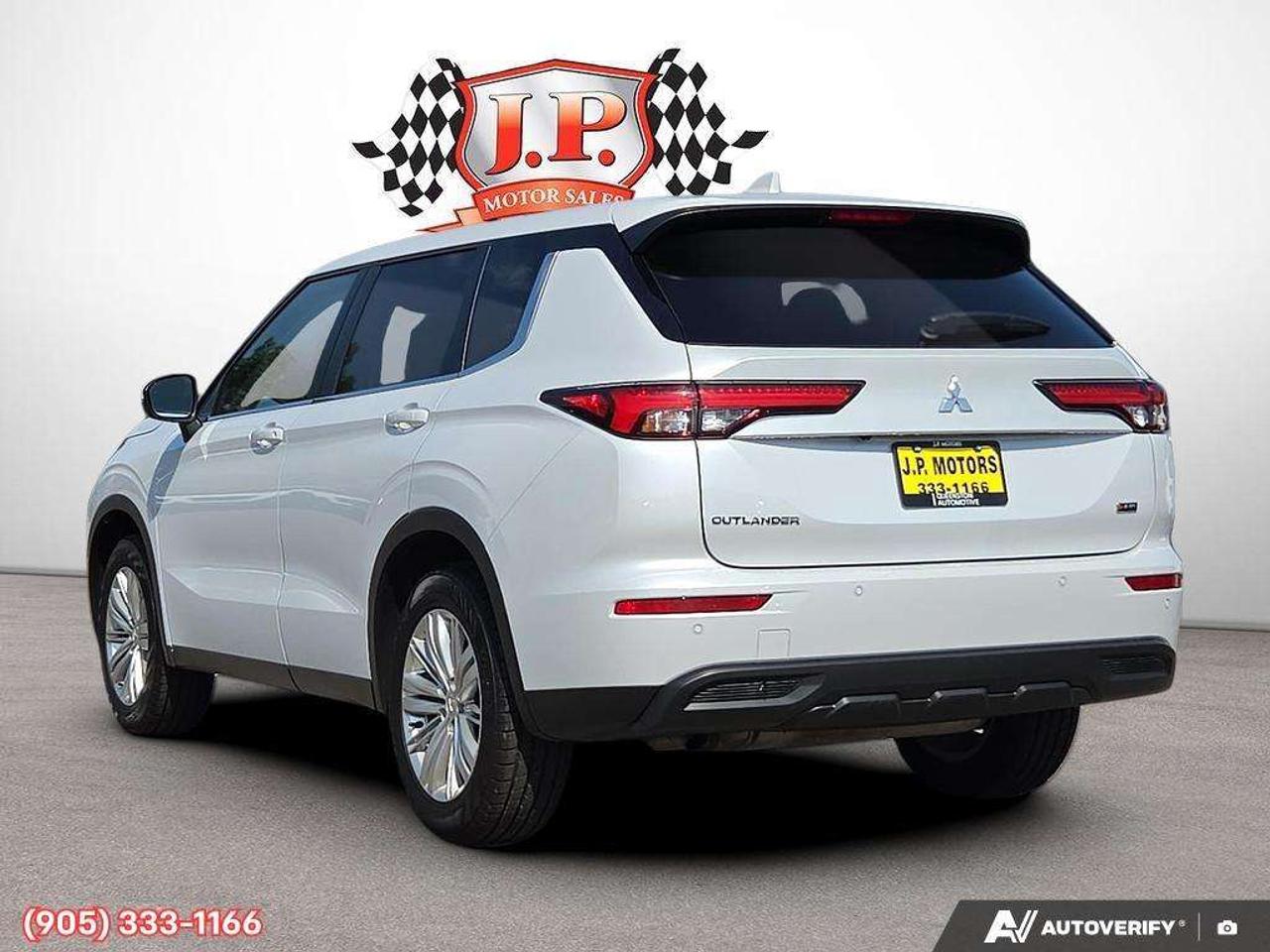 2024 Mitsubishi Outlander ES Apple CarPlay & Android Auto • Third-Row Seating • Heated Front Seats • Rear Parking Sensors • Lane Assist • SiriusXM® Photo