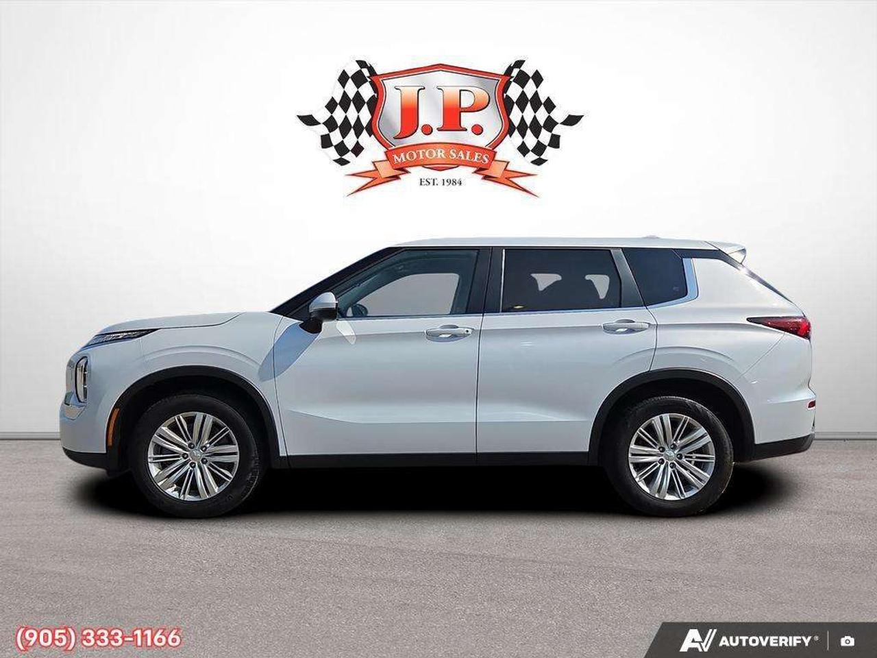 2024 Mitsubishi Outlander ES Apple CarPlay & Android Auto • Third-Row Seating • Heated Front Seats • Rear Parking Sensors • Lane Assist • SiriusXM® Photo