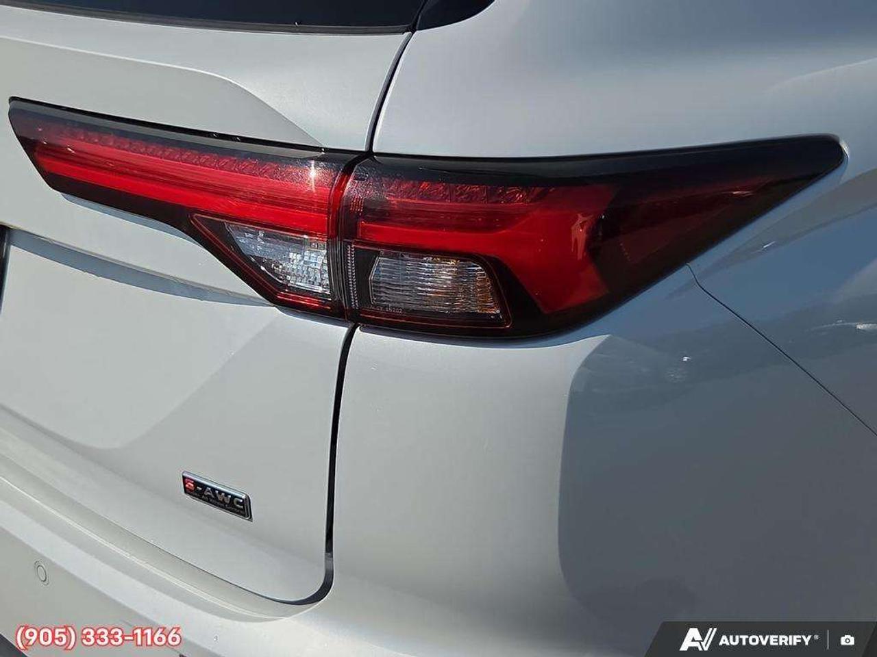 2024 Mitsubishi Outlander ES Apple CarPlay & Android Auto • Third-Row Seating • Heated Front Seats • Rear Parking Sensors • Lane Assist • SiriusXM® Photo