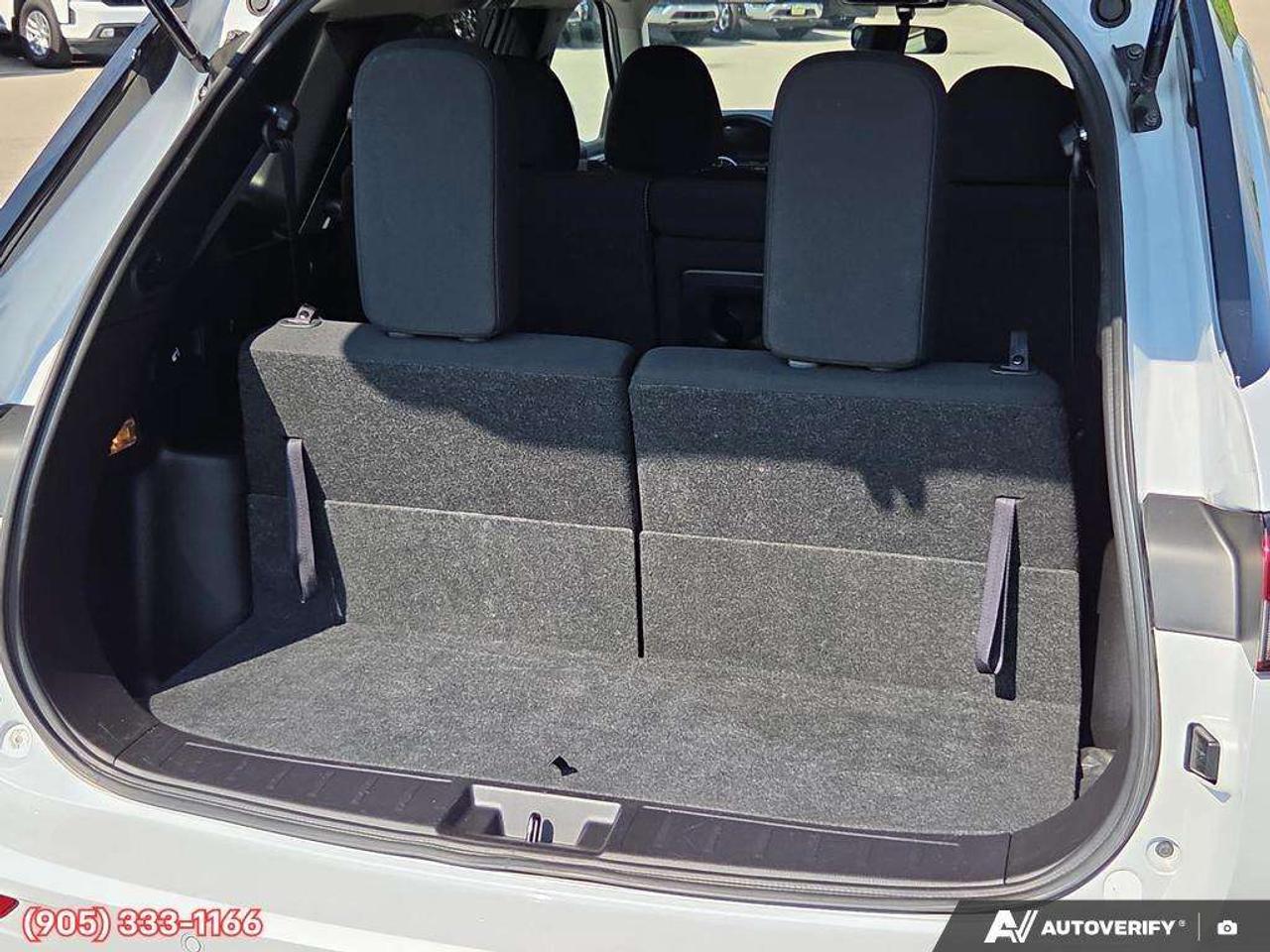 2024 Mitsubishi Outlander ES Apple CarPlay & Android Auto • Third-Row Seating • Heated Front Seats • Rear Parking Sensors • Lane Assist • SiriusXM® Photo