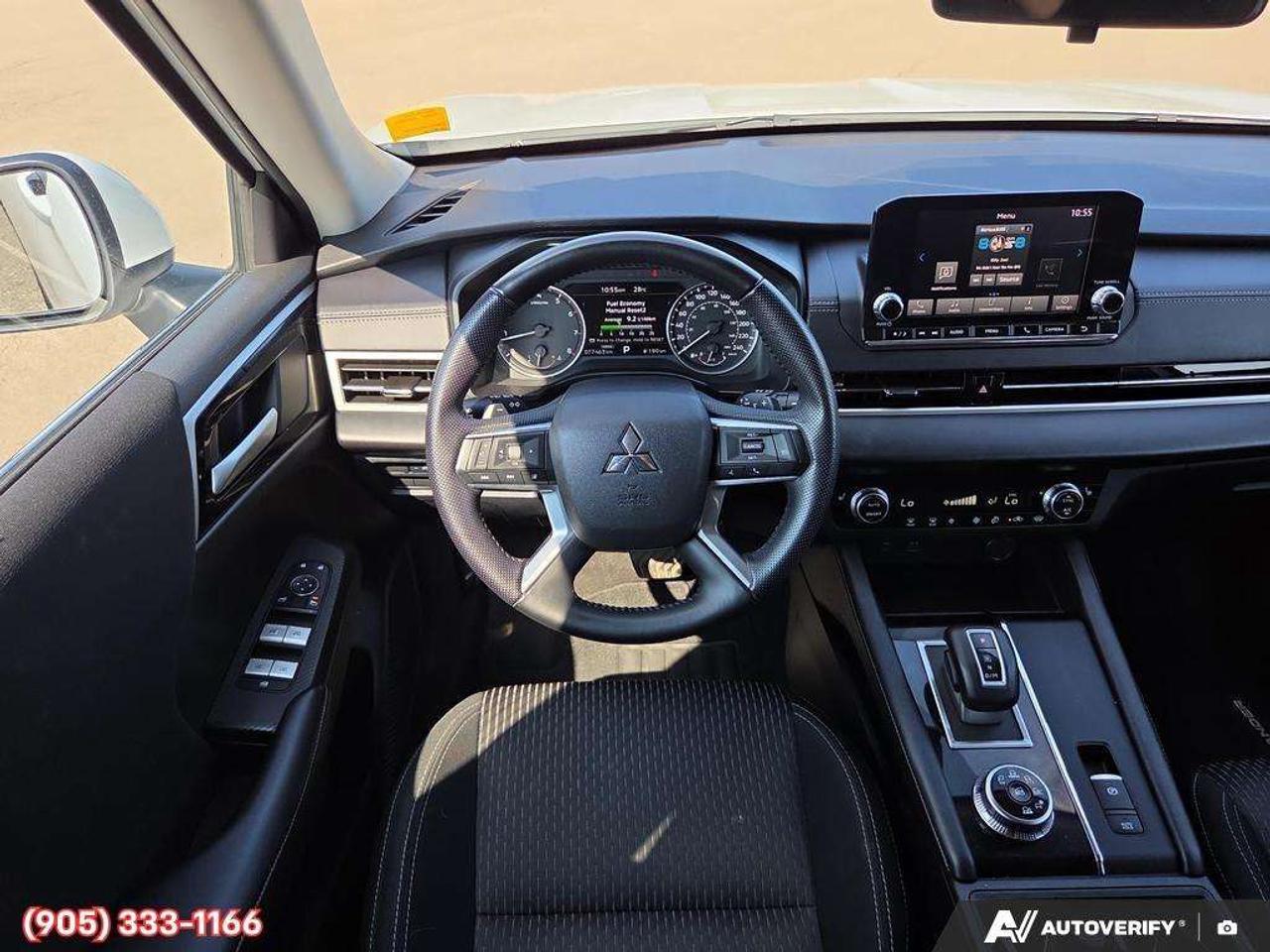 2024 Mitsubishi Outlander ES Apple CarPlay & Android Auto • Third-Row Seating • Heated Front Seats • Rear Parking Sensors • Lane Assist • SiriusXM® Photo