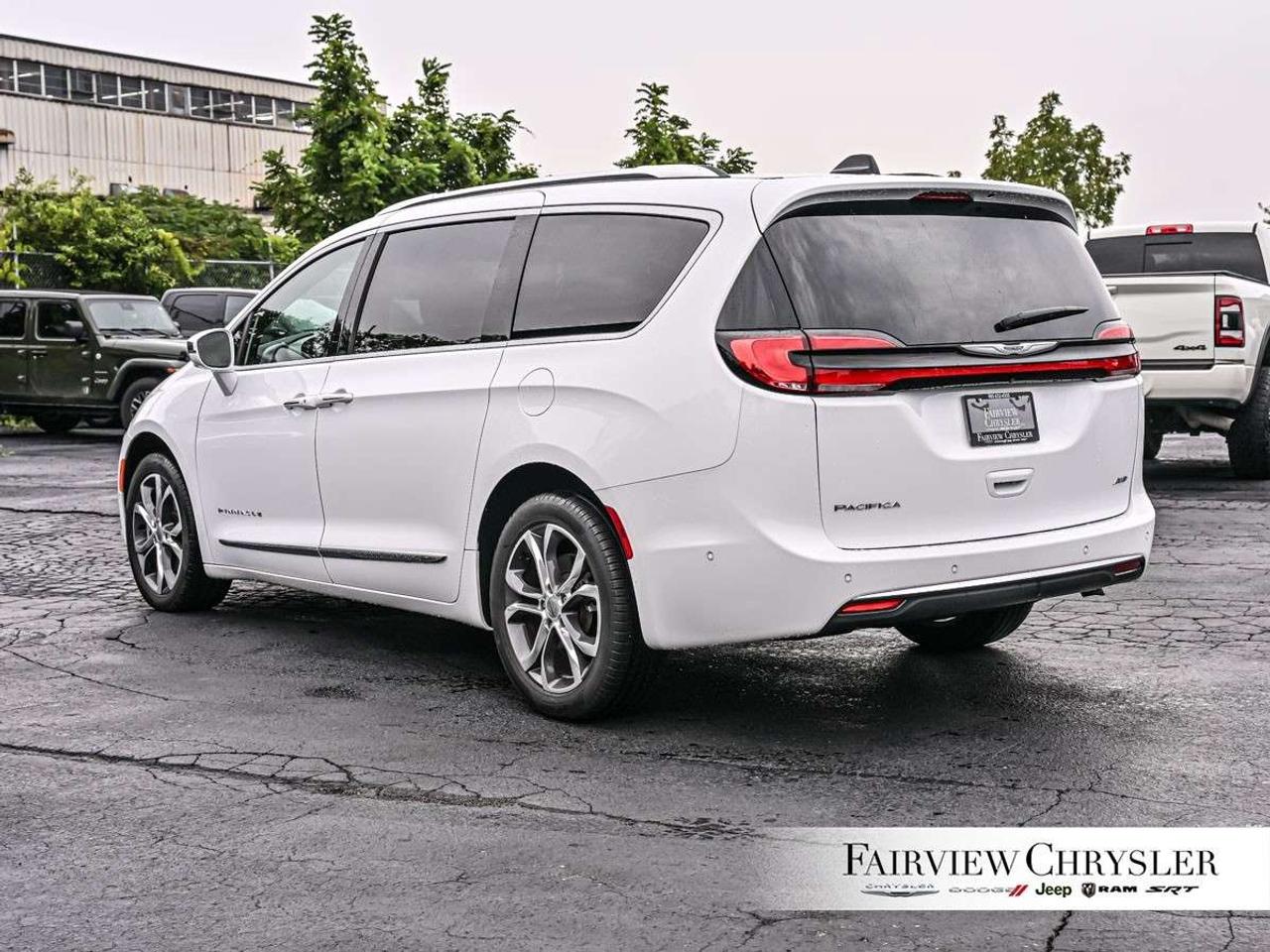 2024 Chrysler Pacifica Pinnacle AWD AWD   PANO ROOF   BROWN LEATHER   REAR SCREENS   BLIND SPOT Photo