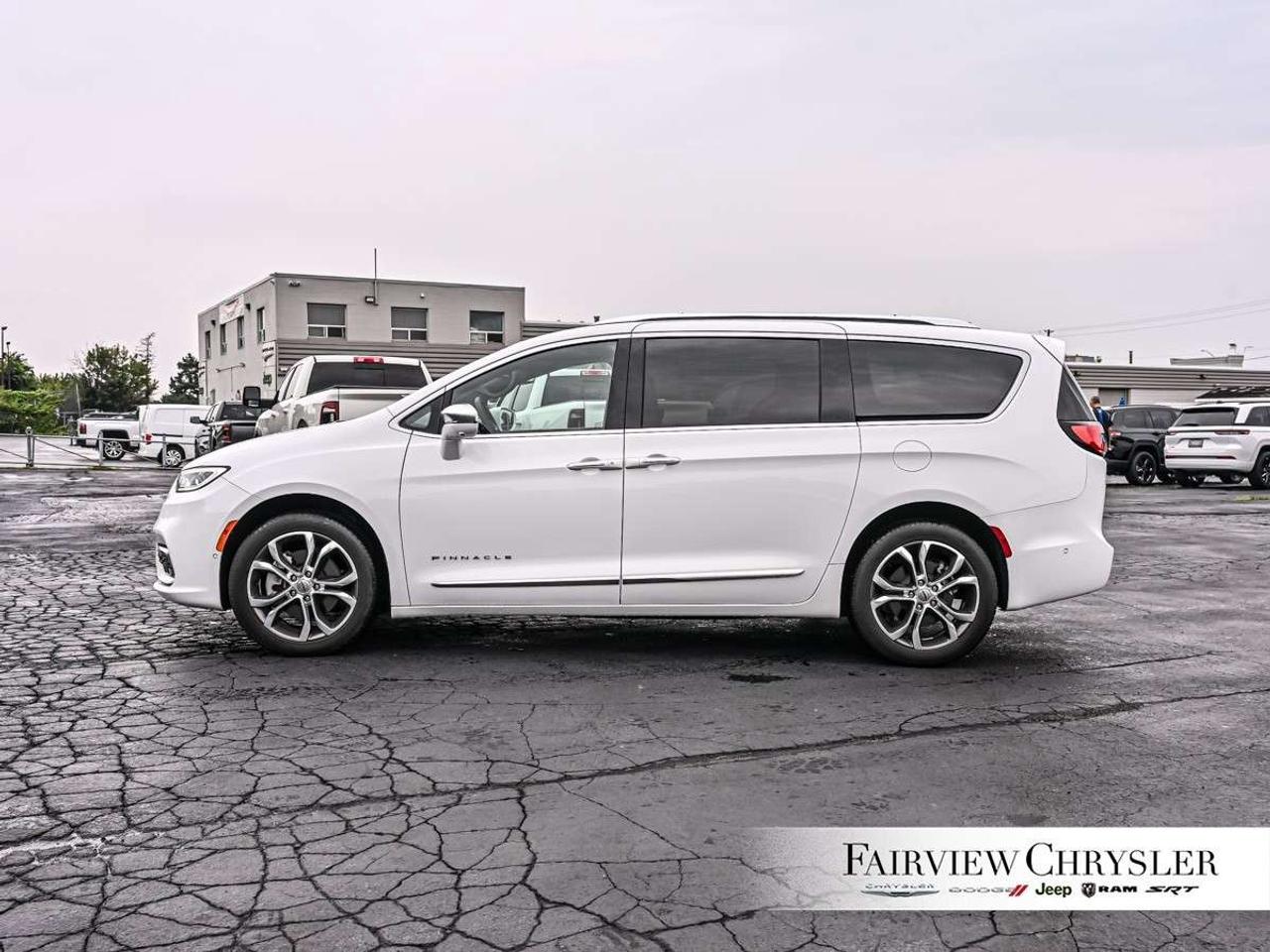2024 Chrysler Pacifica Pinnacle AWD AWD   PANO ROOF   BROWN LEATHER   REAR SCREENS   BLIND SPOT Photo