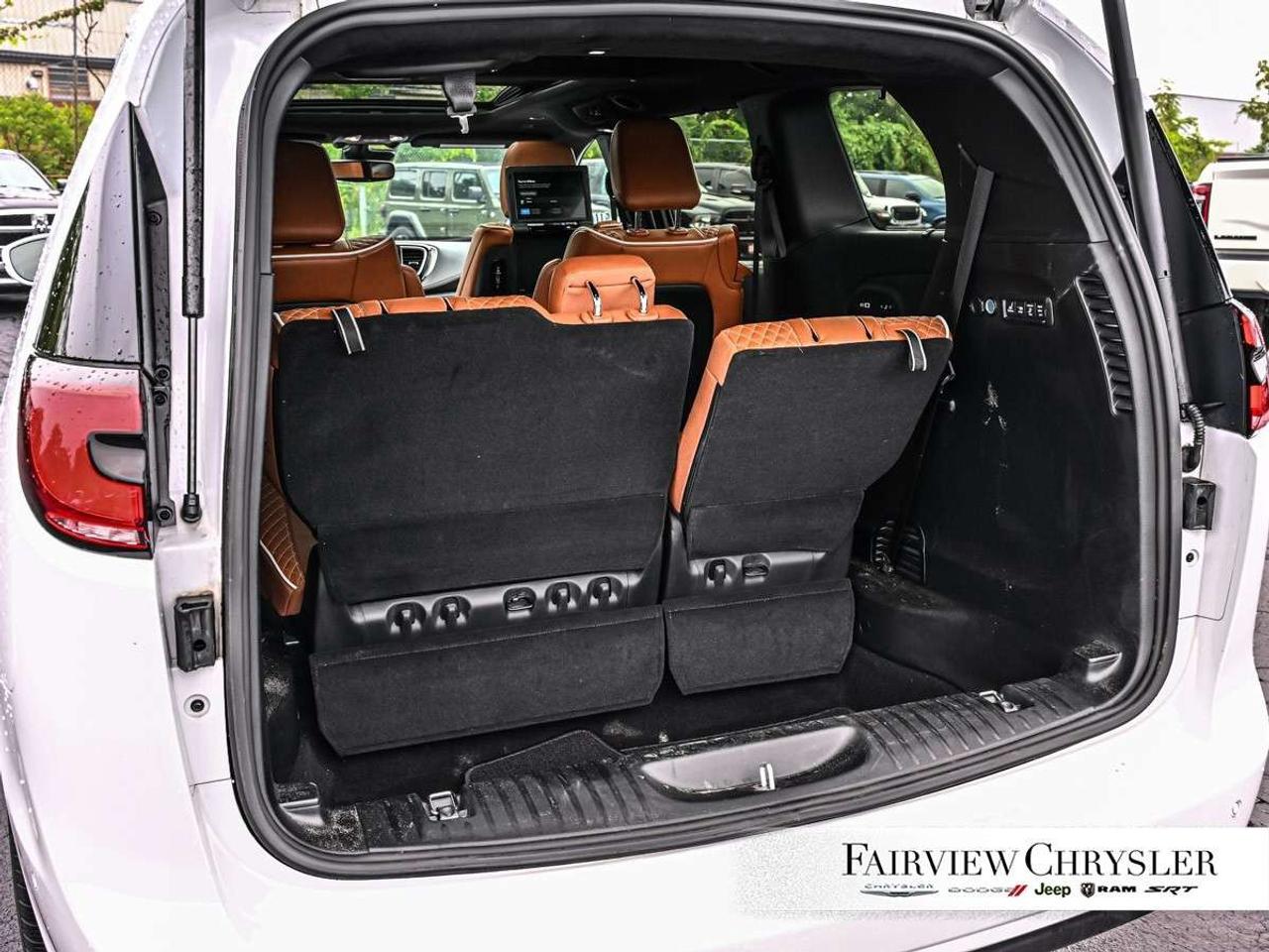 2024 Chrysler Pacifica Pinnacle AWD AWD   PANO ROOF   BROWN LEATHER   REAR SCREENS   BLIND SPOT Photo