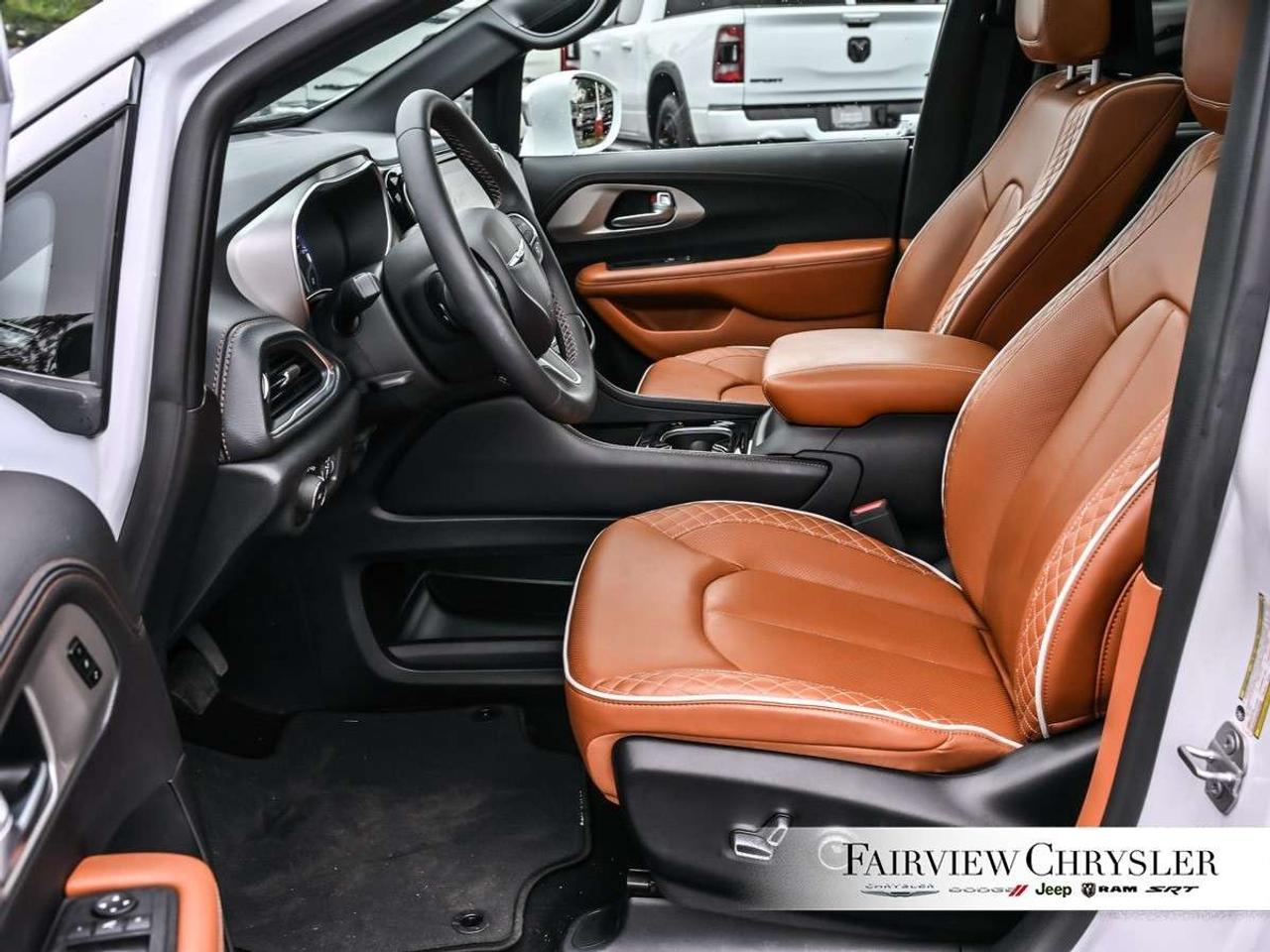 2024 Chrysler Pacifica Pinnacle AWD AWD   PANO ROOF   BROWN LEATHER   REAR SCREENS   BLIND SPOT Photo