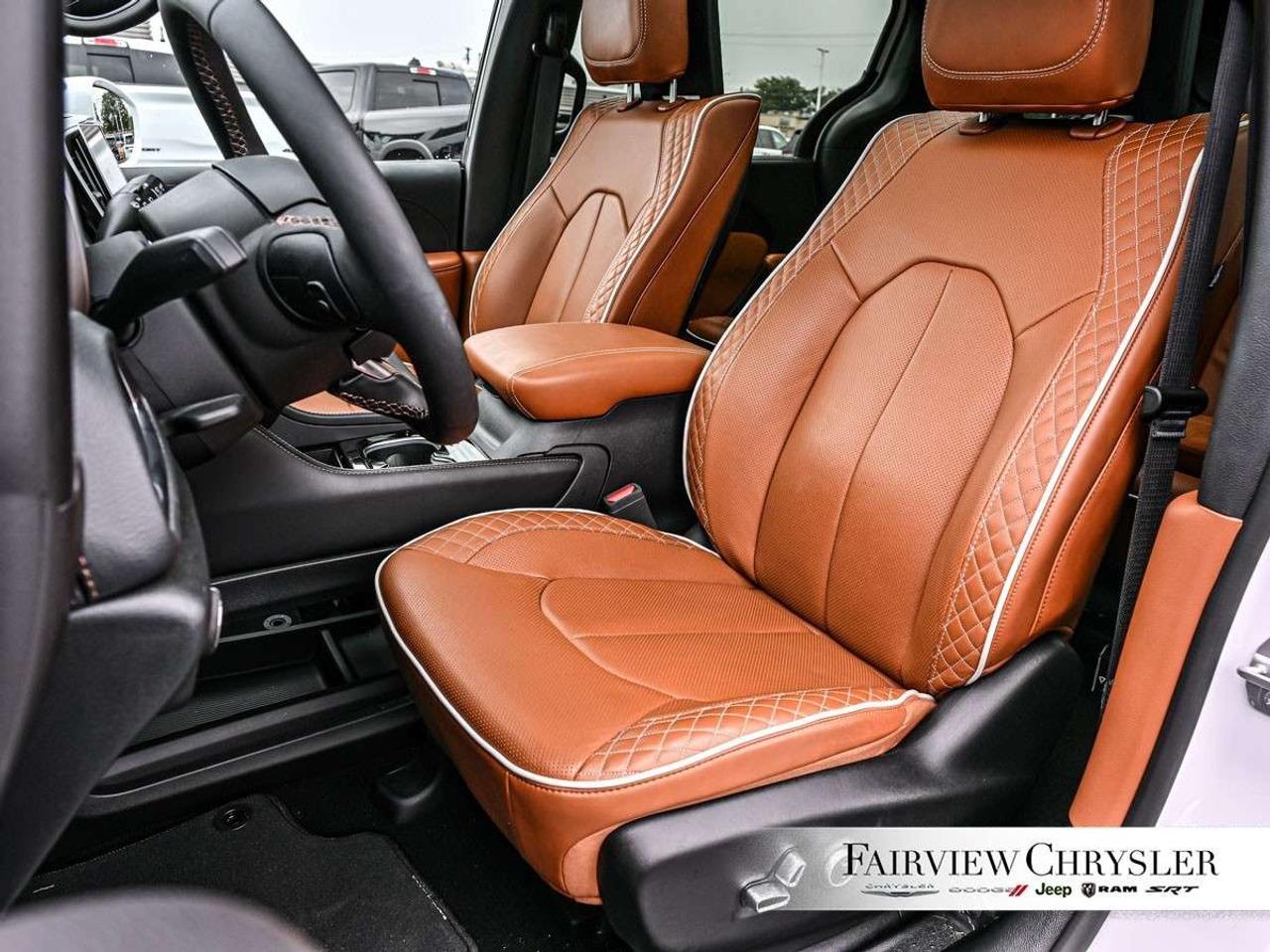 2024 Chrysler Pacifica Pinnacle AWD AWD   PANO ROOF   BROWN LEATHER   REAR SCREENS   BLIND SPOT Photo