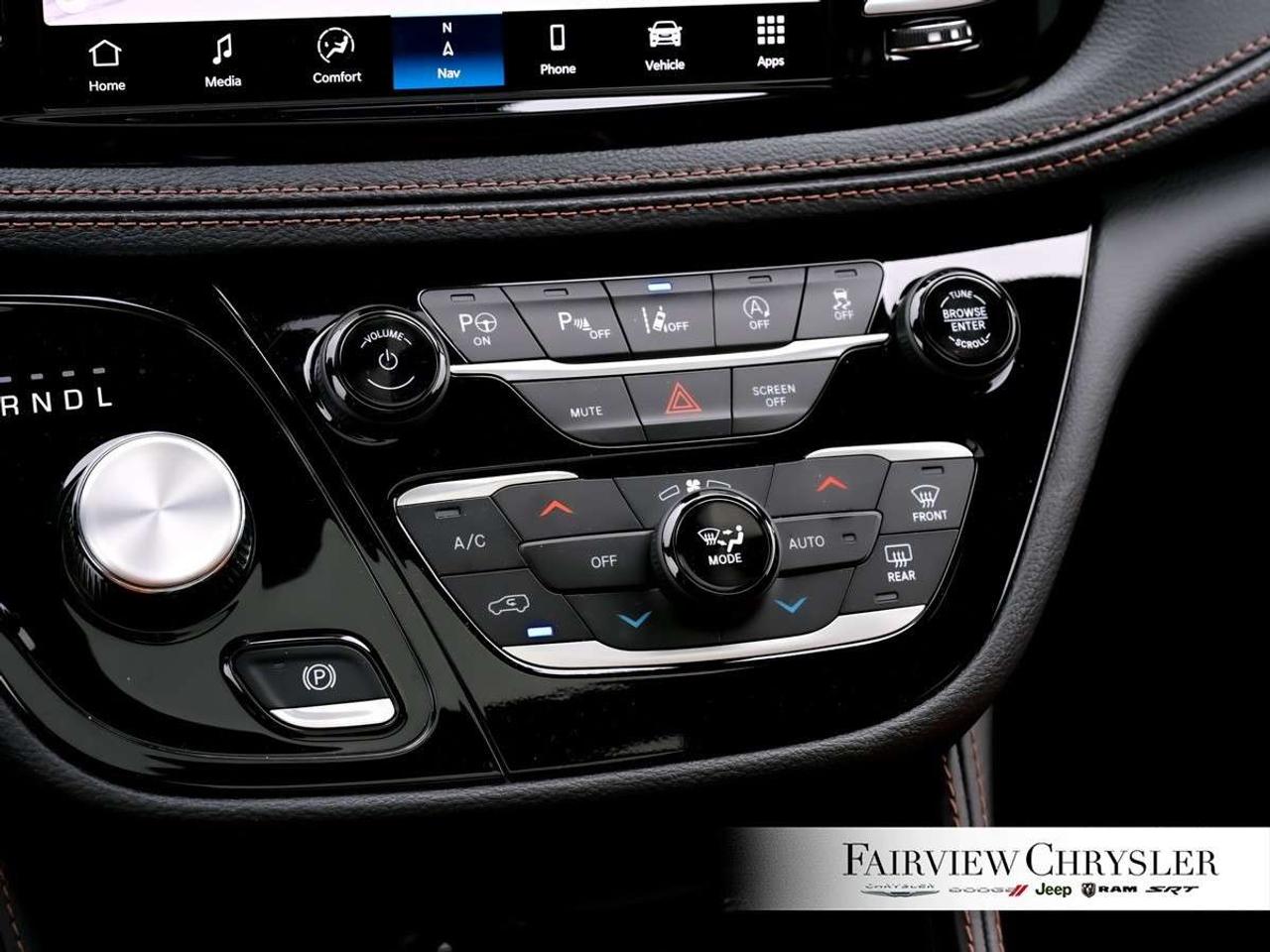 2024 Chrysler Pacifica Pinnacle AWD AWD   PANO ROOF   BROWN LEATHER   REAR SCREENS   BLIND SPOT Photo